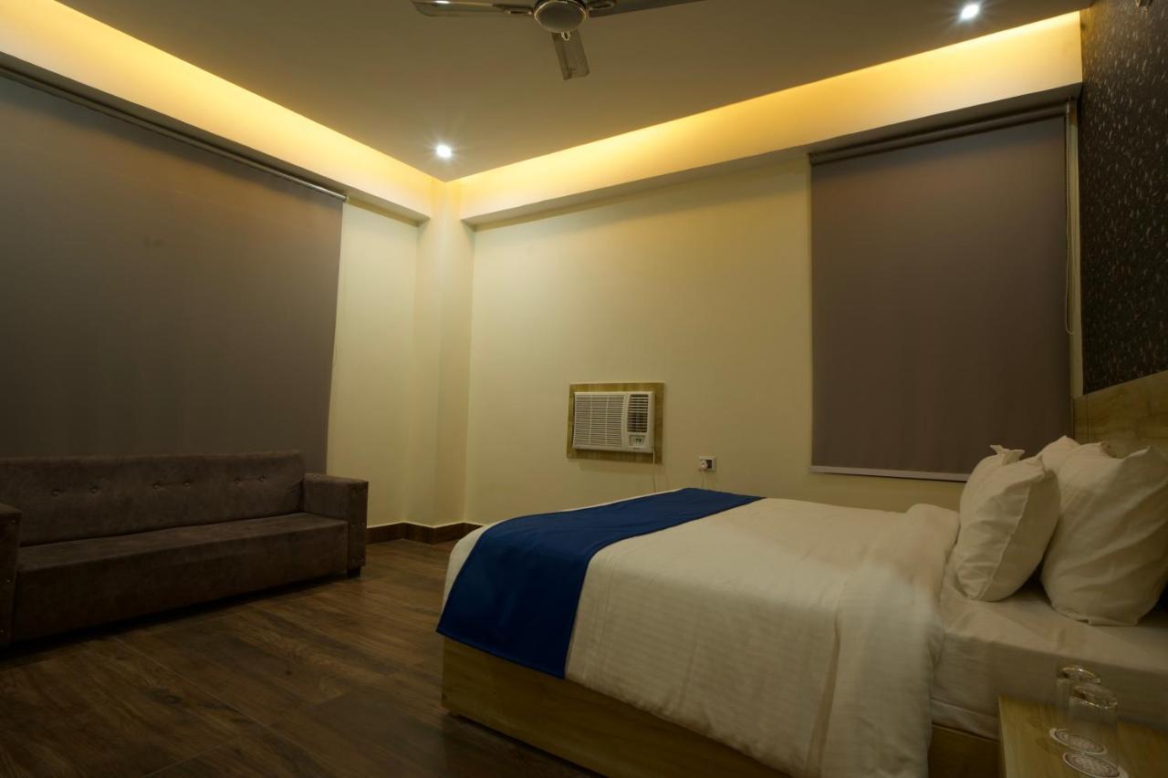 Hotel Dolphin Club Chinhat Exterior foto