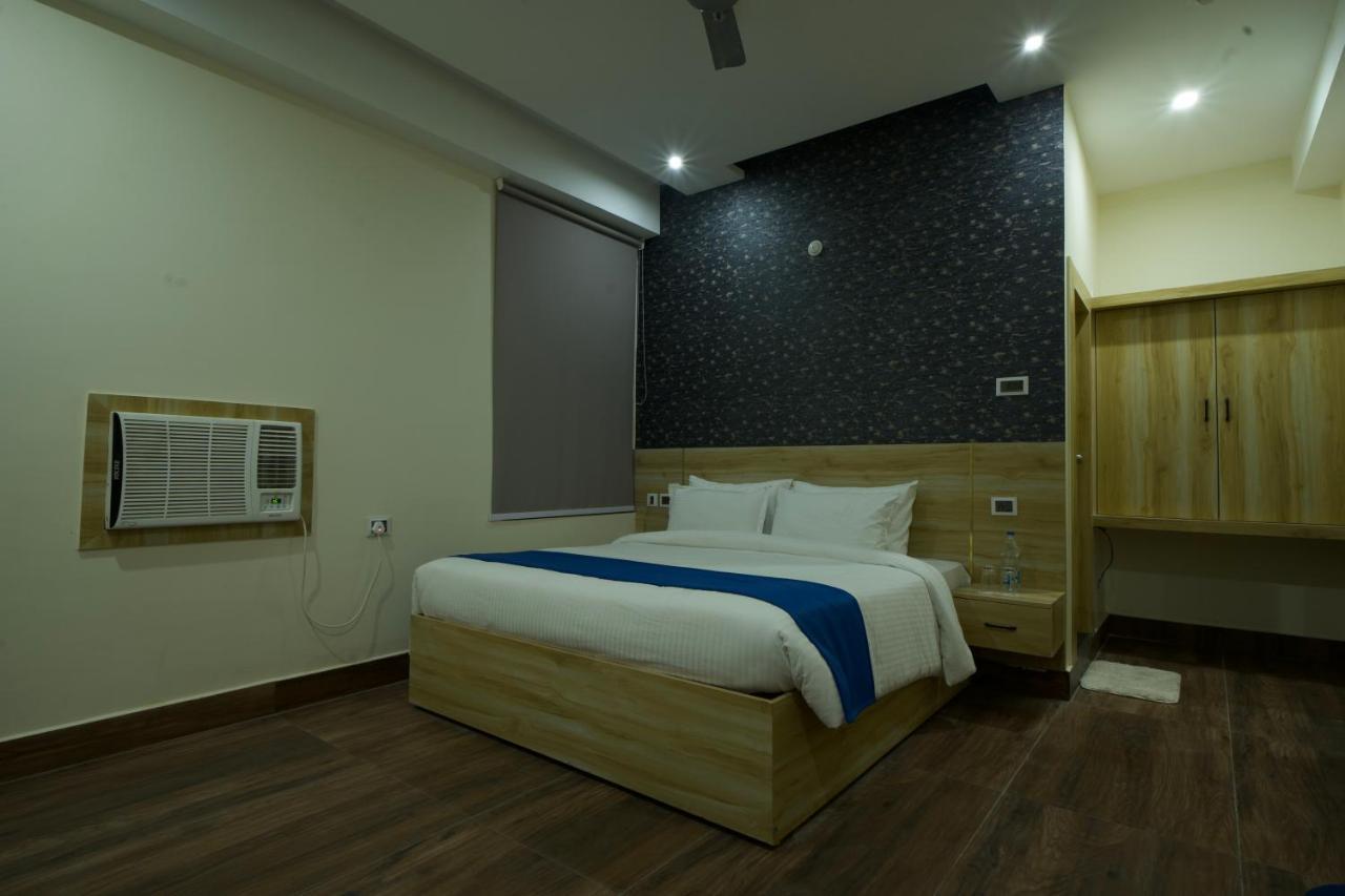 Hotel Dolphin Club Chinhat Exterior foto